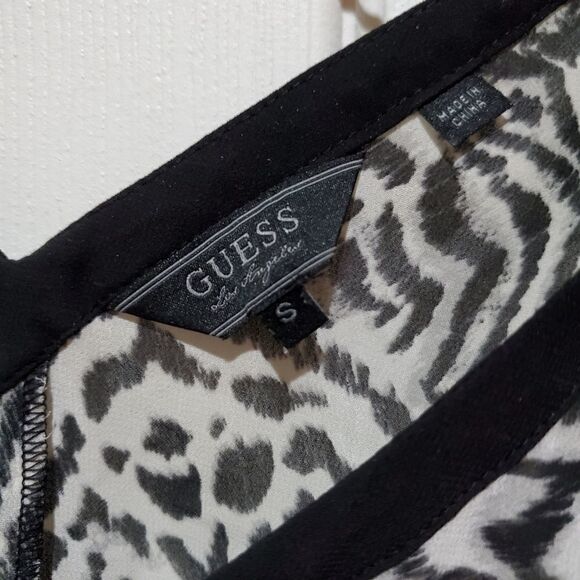 Guess Cold Shoulder Slit Arm Black White Zebra Leooard Print V Neck Blouse - Picture 6 of 7